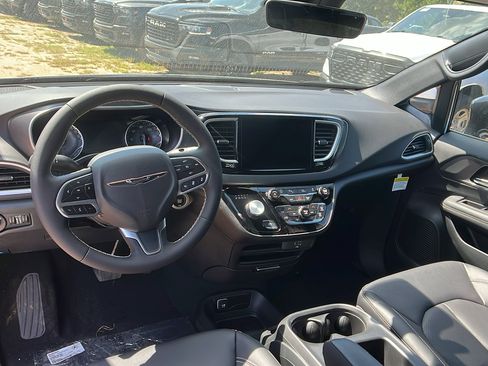 New 2026 Chrysler Voyager LX image 21