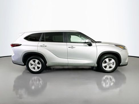 Certified 2025 Toyota Highlander LE FWD image 4