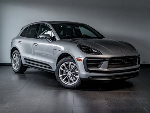 Used 2025 Porsche Macan image 9