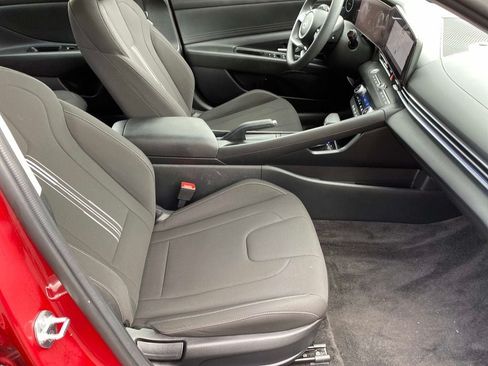 Used 2024 Hyundai Elantra SEL FWD image 18