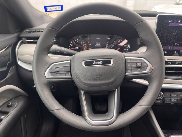 Used 2025 Jeep Compass Limited AWD/4WD image 12
