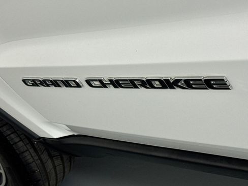 Used 2019 Jeep Grand Cherokee Limited image 8