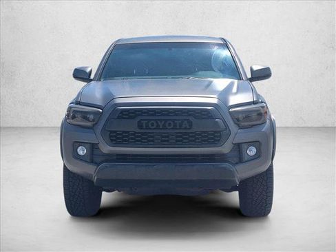 Used 2017 Toyota Tacoma TRD Off-Road RWD image 2