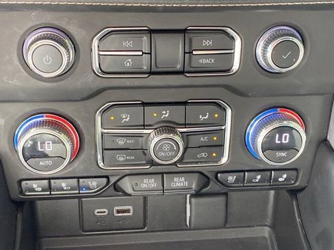 Used 2023 GMC Yukon SLT w/ SLT Premium Package AWD/4WD image 26