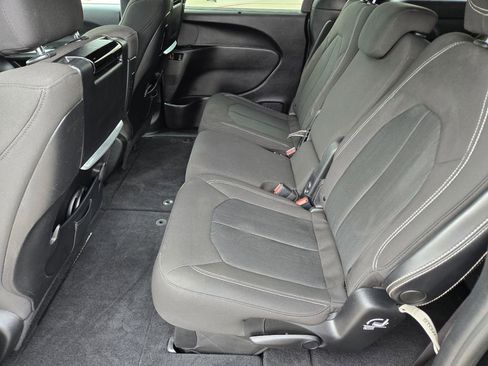 Used 2021 Chrysler Pacifica Touring w/ Uconnect Theater Family Group image 17