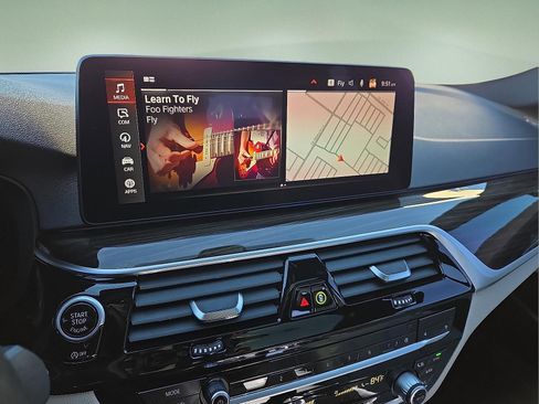 Used 2021 BMW 530i xDrive w/ Premium Package image 16