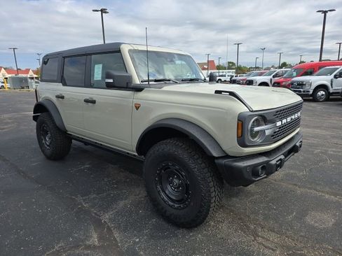 New 2025 Ford Bronco Badlands image 7