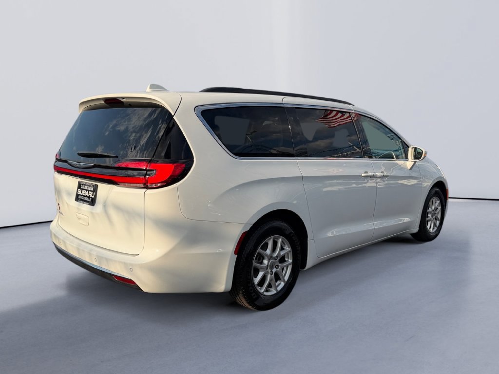 Used 2022 Chrysler Pacifica Touring-L FWD image 3
