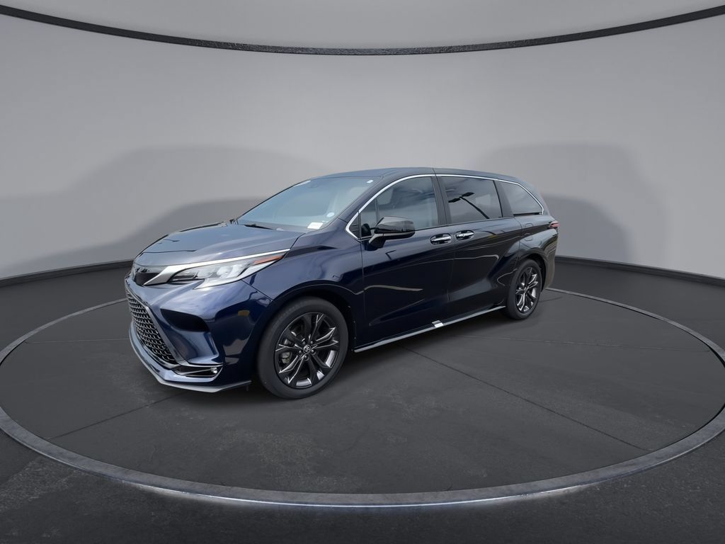 Used 2024 Toyota Sienna XSE FWD image 5