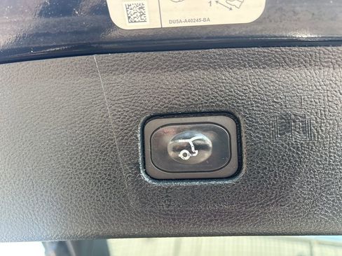 Used 2020 Ford Edge Titanium AWD/4WD image 25