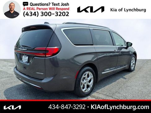 Used 2023 Chrysler Pacifica Limited FWD image 4