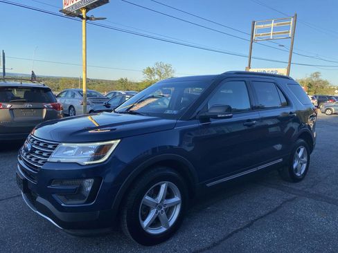 Used 2016 Ford Explorer XLT w/ Equipment Group 202A image 3