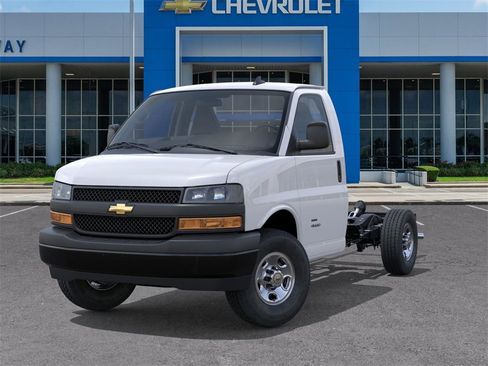 New 2025 Chevrolet Express 3500 w/ Power Convenience Package image 6