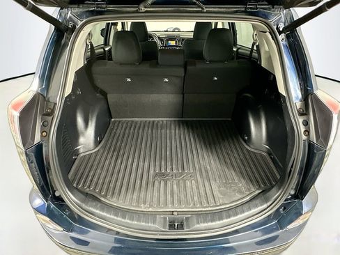 Used 2018 Toyota RAV4 XLE AWD/4WD image 32