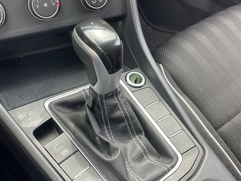 Used 2023 Volkswagen Jetta Sport image 7