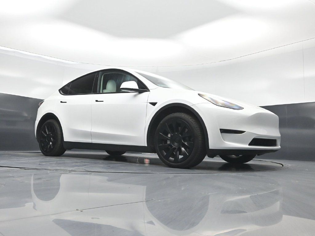 Used 2023 Tesla Model Y Long Range AWD/4WD image 2