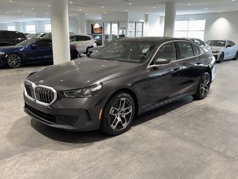 New 2026 BMW 530i w/ Premium Package image 3