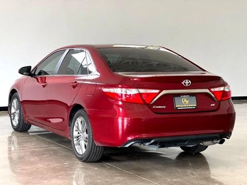 Used 2016 Toyota Camry SE image 5