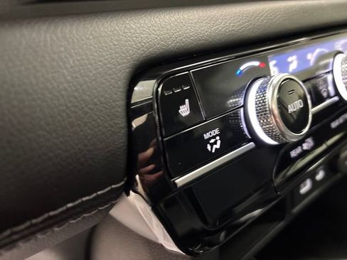 Used 2024 Honda Pilot Touring image 31