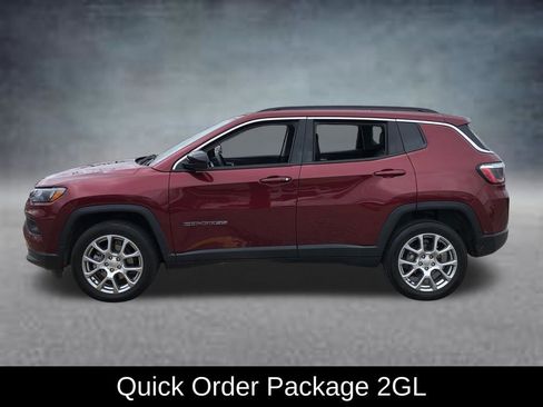 Certified 2022 Jeep Compass Latitude AWD/4WD image 3
