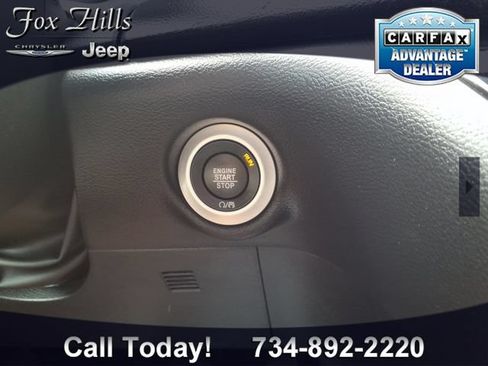 Used 2026 Chrysler Pacifica Select FWD image 25