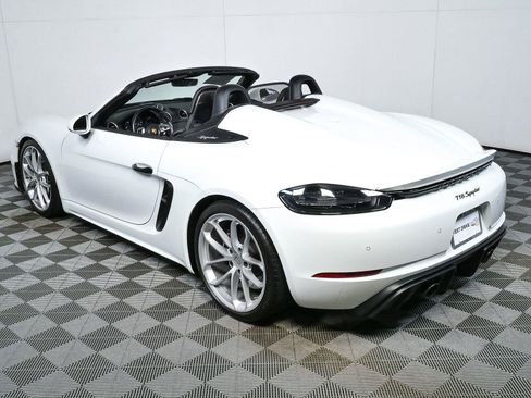 Used 2021 Porsche 718 Boxster Spyder RWD image 28