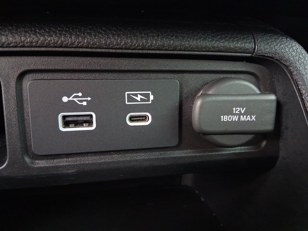 Used 2025 Honda Pilot Sport image 16