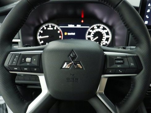 New 2026 Mitsubishi Outlander LE FWD image 8