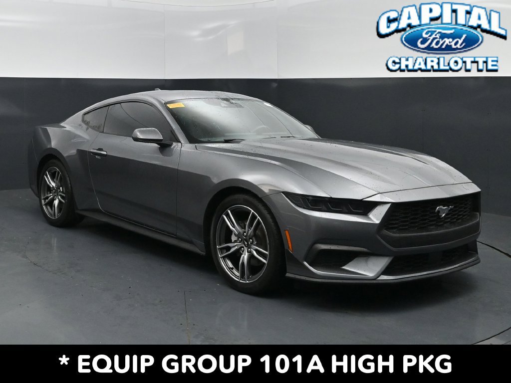 Used 2025 Ford Mustang Coupe RWD image 3
