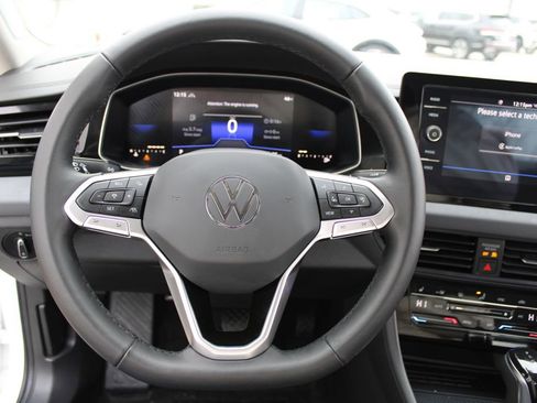 Certified 2025 Volkswagen Jetta SE w/ Black Wheel Package image 11