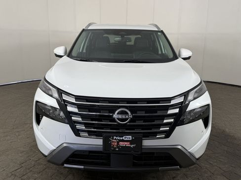 Used 2026 Nissan Rogue SL FWD image 2