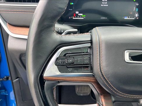 Used 2022 Jeep Grand Cherokee Summit w/ Luxury Tech Group V image 13