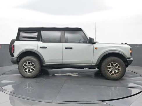 Used 2021 Ford Bronco Badlands image 2