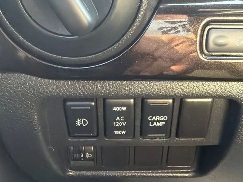 Used 2018 Nissan Titan SV w/ SV Convenience Package image 32