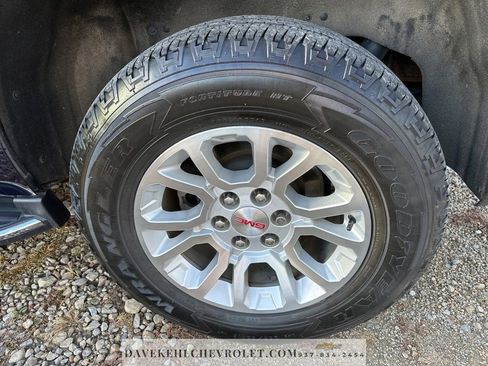 Used 2018 GMC Yukon SLT image 38