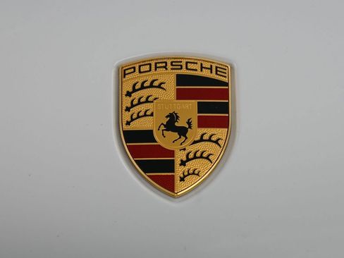 Certified 2022 Porsche Macan image 32