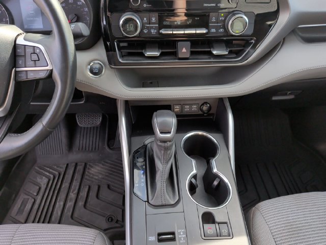 Used 2022 Toyota Highlander LE FWD image 21