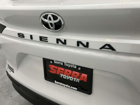 Used 2026 Toyota Sienna XLE FWD image 12