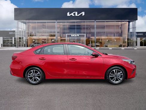 Used 2024 Kia Forte LXS w/ LXS Technology Package FWD image 7