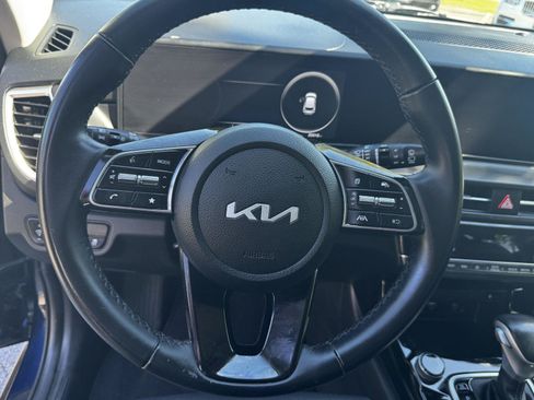 Used 2024 Kia Seltos EX AWD/4WD image 17