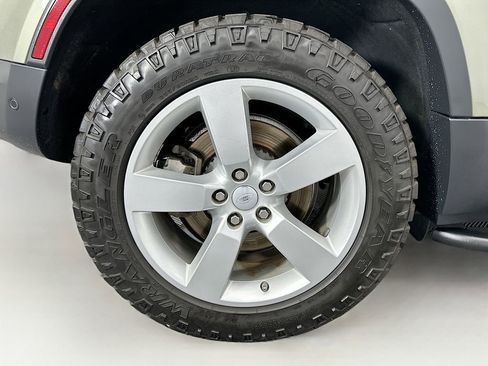 Used 2021 Land Rover Defender 90 First Edition image 32