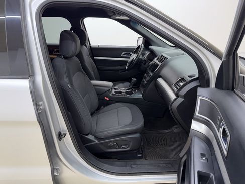 Used 2017 Ford Explorer XLT w/ Equipment Group 201A image 11