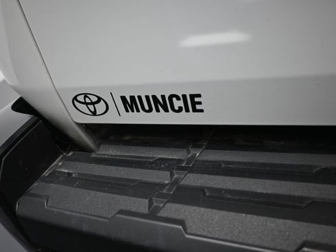 Used 2024 Nissan Frontier S AWD/4WD image 29