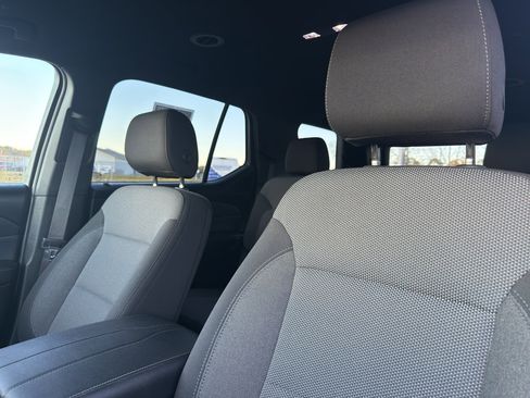 Used 2023 Chevrolet Traverse LT image 28