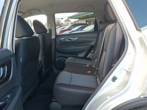 Used 2019 Nissan Rogue SV w/ Premium Package image 10