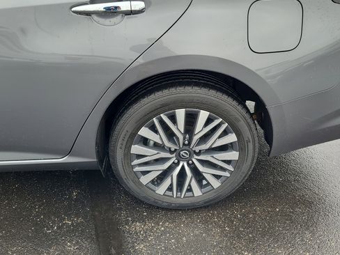 Used 2024 Nissan Altima 2.5 SV image 10