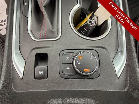 Used 2022 Chevrolet Traverse RS image 29