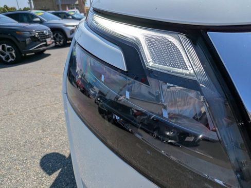 Certified 2024 Nissan Pathfinder SV FWD image 11