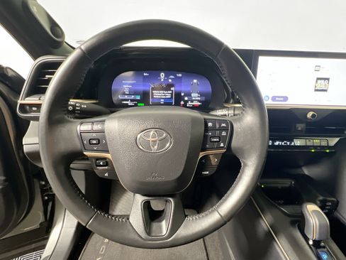 Used 2023 Toyota Crown AWD/4WD image 17