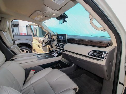 Used 2022 Lincoln Navigator 4WD image 17